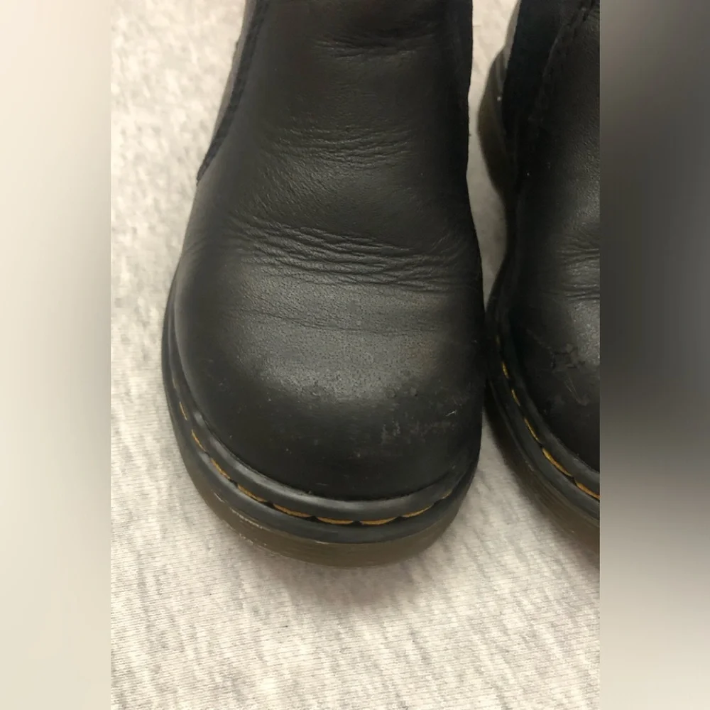 Dr. Martens Kids 2976T Chelsea Softy T Leather Boots Size: US 9 EUR 26